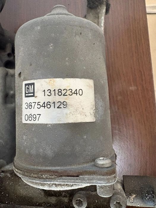 Ansamblu stergatoare +motoras Opel Corsa D cod 13182340