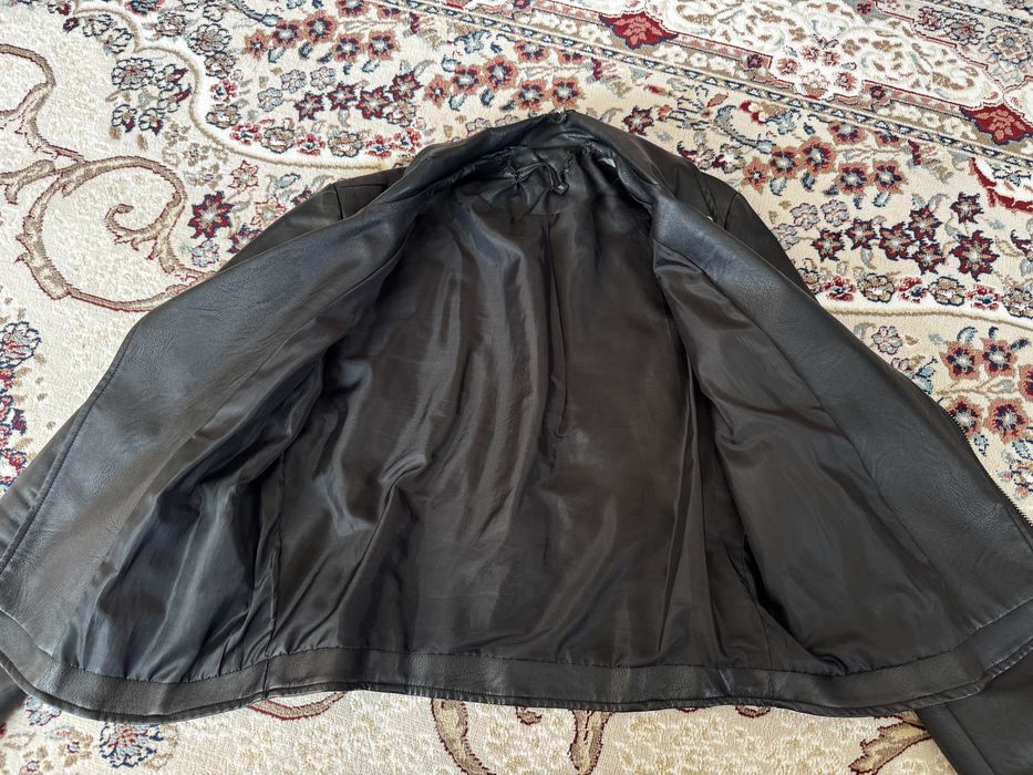 отдам куртку весна и кожанку