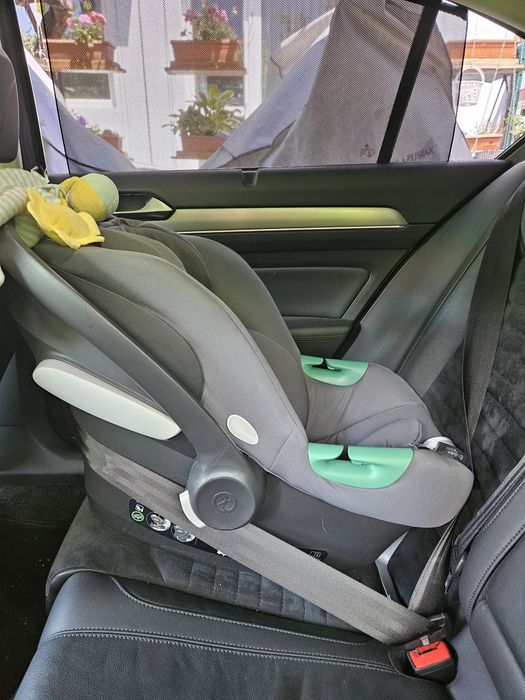 Продавам столче за кола, кош за новородено cybex aton b2