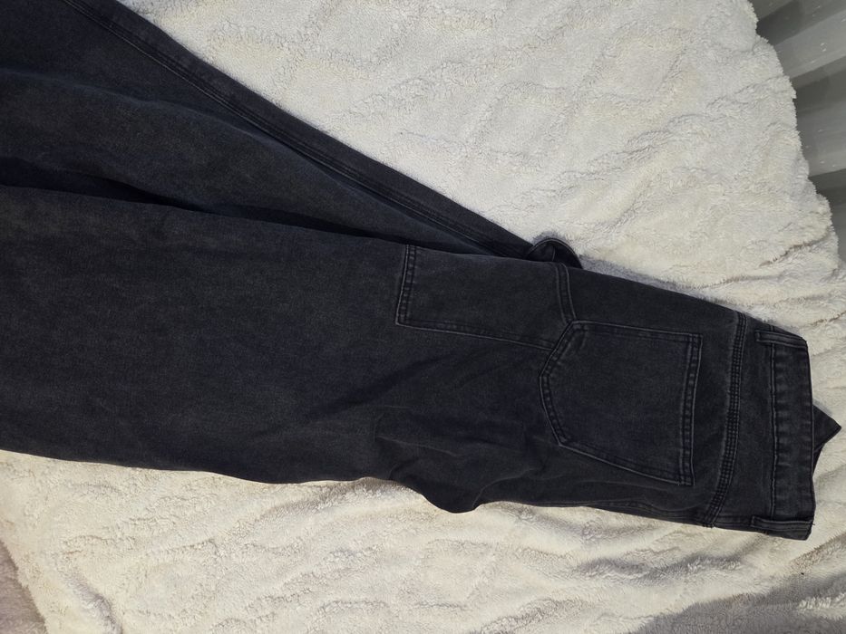Серые джинсы, плотная ткань, отличное состояние
