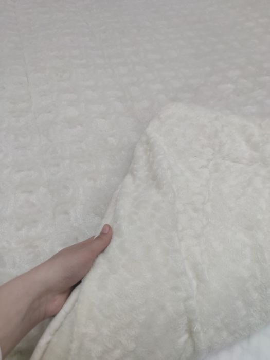 Пушистый белый одеяло 300 000