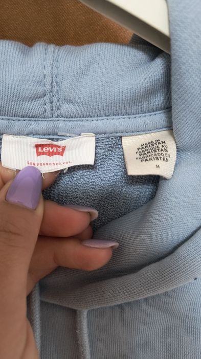 Vând Hanorac Levi's