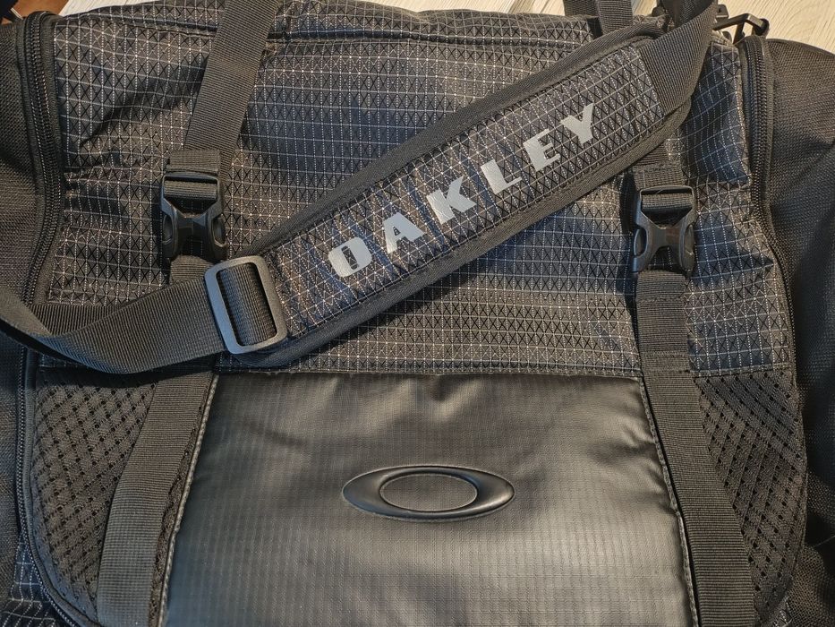 Oakley Link Duffel 35L Originală – 92911-01K – stare excelentă