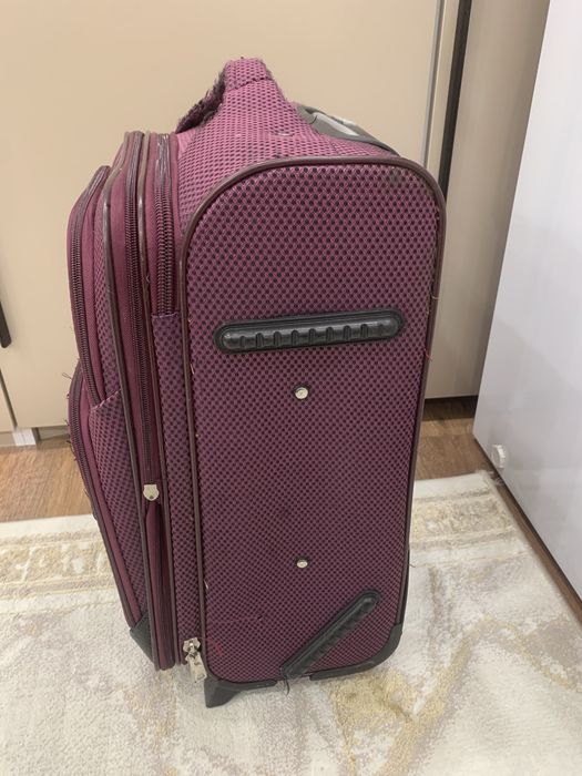 Продам чемодан размер м