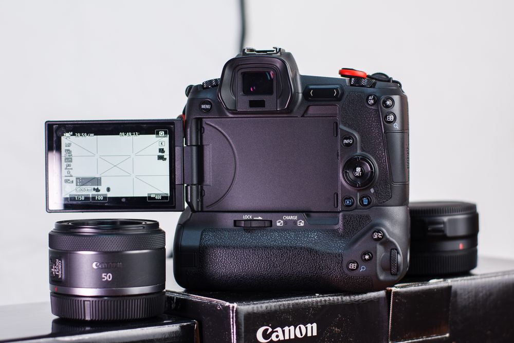 Canon EOS R | Пълен комплект | 24-105 F4 L + 50 F1.8 + BG-E22