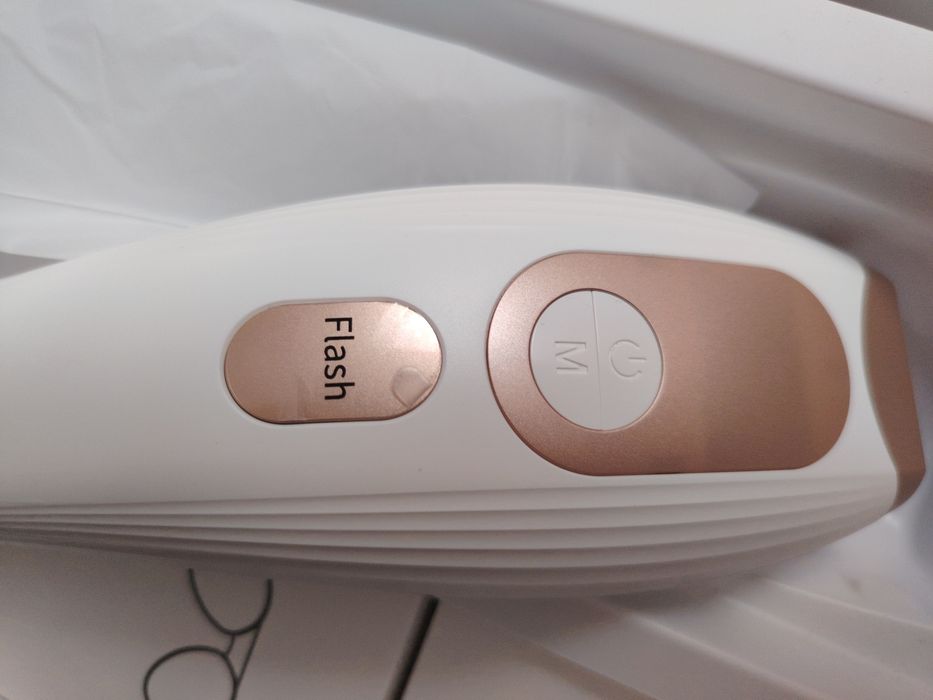 Epilator laser IPL, cu 999.900 de impulsuri luminoase, 3 moduri functionale HR/SC/RA, 9 intensitati, rapid, regenerare piele si indepartare acnee, alb