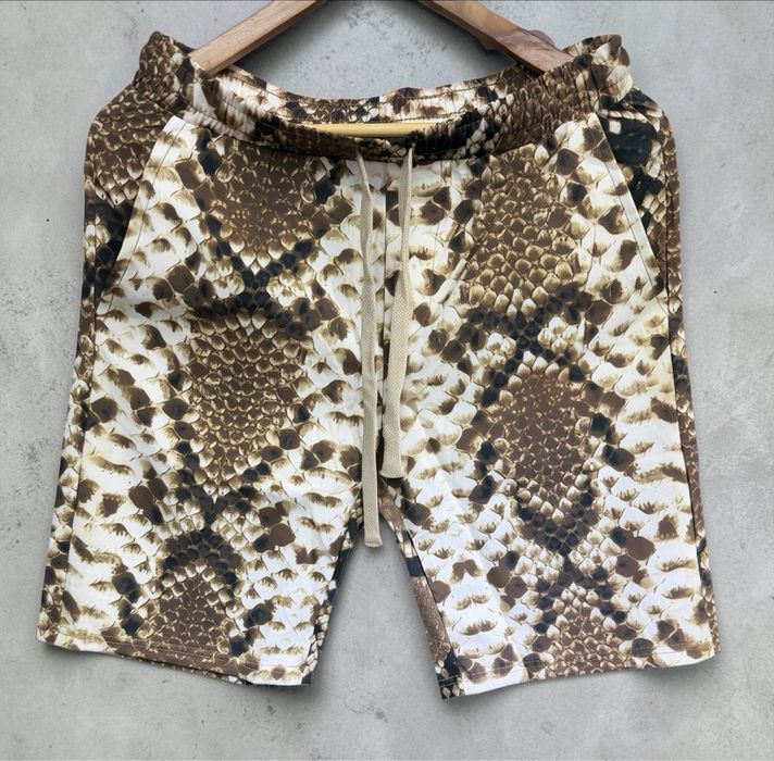 Pantaloni scurti animal print! Calitate superioara!