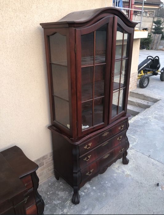 Comoda cu vitrina