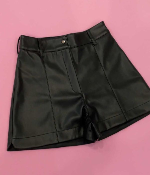 Къси панталонки на Алеса