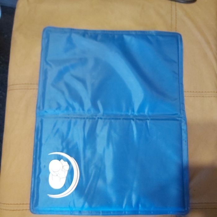 Охлаждаща постелка за котки и малки кучета, 52/42 см