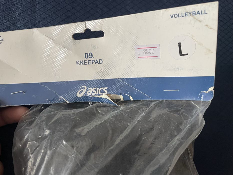 Новые наколенника Asics очень дешево