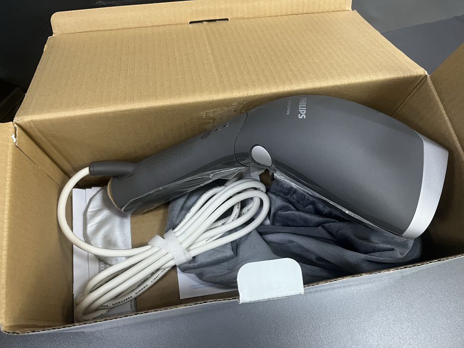 Philips STH 7040/80 – чисто нов уред за гладене на пара с чантичка и аксесоари