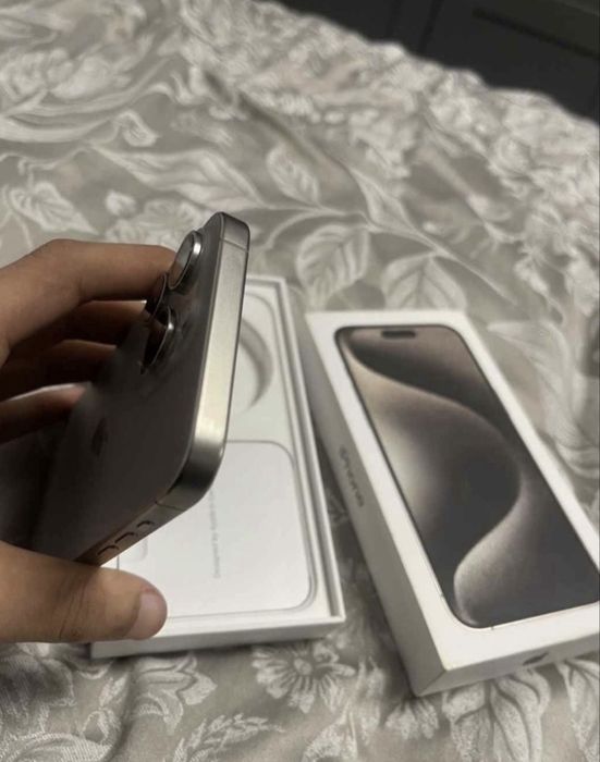 Vând iphone 15 pro max