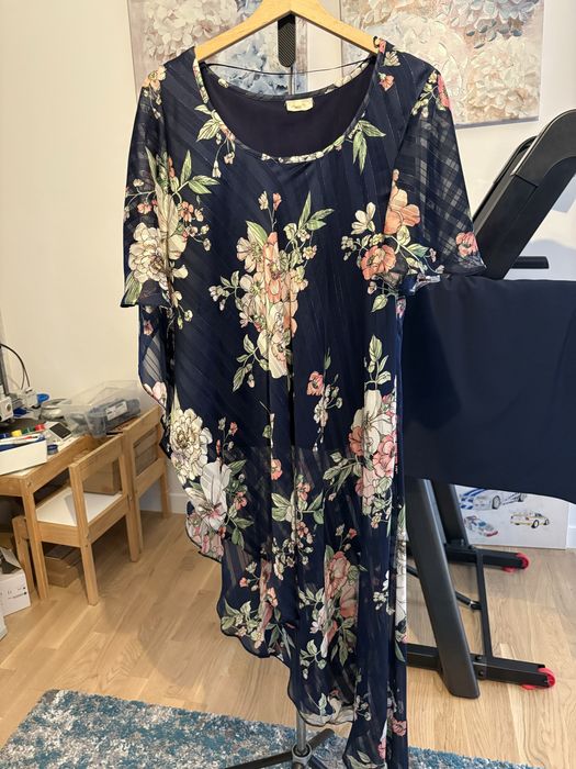 Bluza asiemtrica cu imprimeu floral