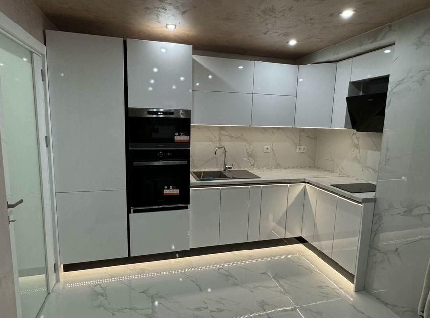 Дава се под наем Двустаен апартамент в Пловдив, Кършияка - 74 кв.м за 587 € - Снимка #1