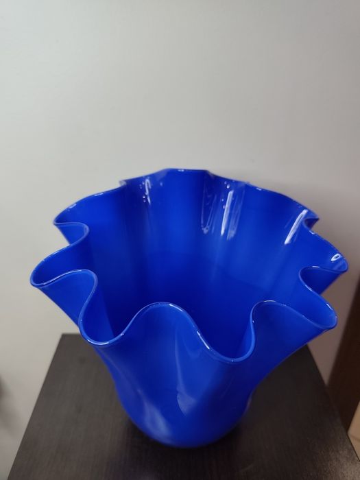 Декоративна стъклена ваза – синя, арт дизайн