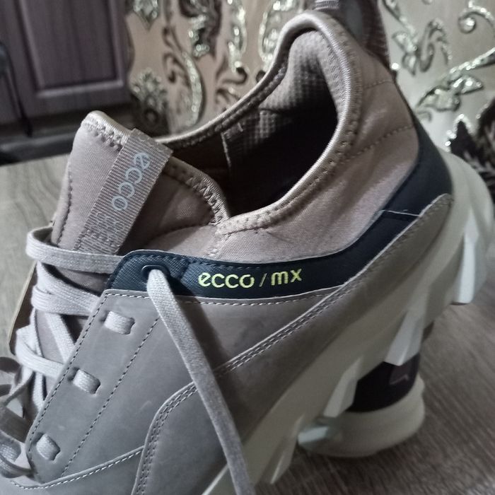 Кроссовки ecco    .