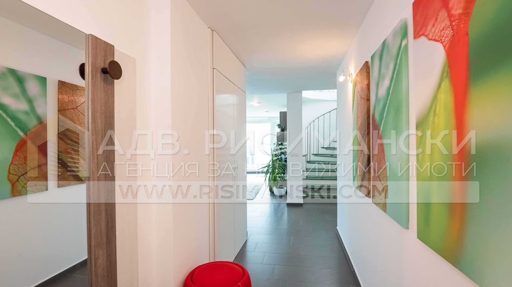 Продава се Мезонет в Бургас, Сарафово - 300 кв.м за 1167 €/кв.м - Снимка #1