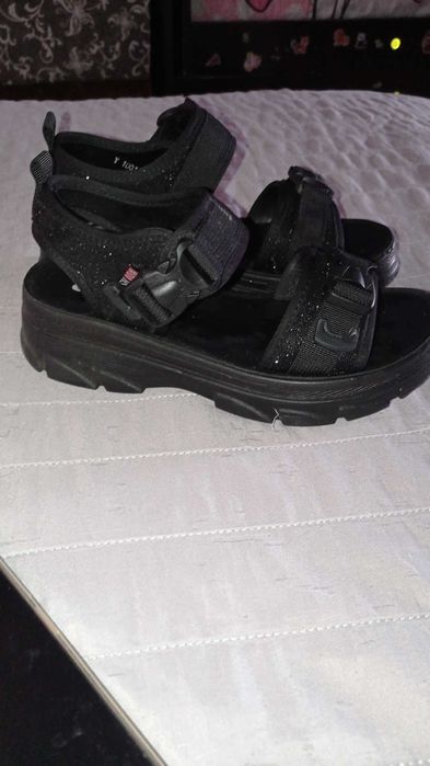 Сандали 39 номер