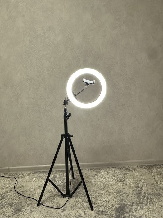 Продаю кольцевую LED лампу