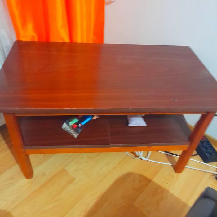 Birou din lemn si masută !Stare buna !