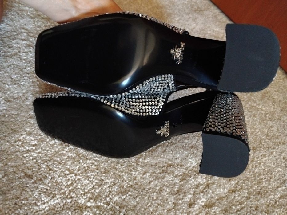Prada сандали с камъни