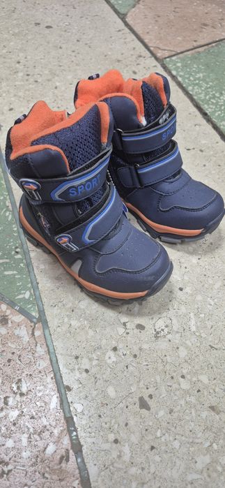 Продам детскую обувь новая