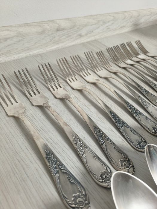 Посребрени прибори за хранене