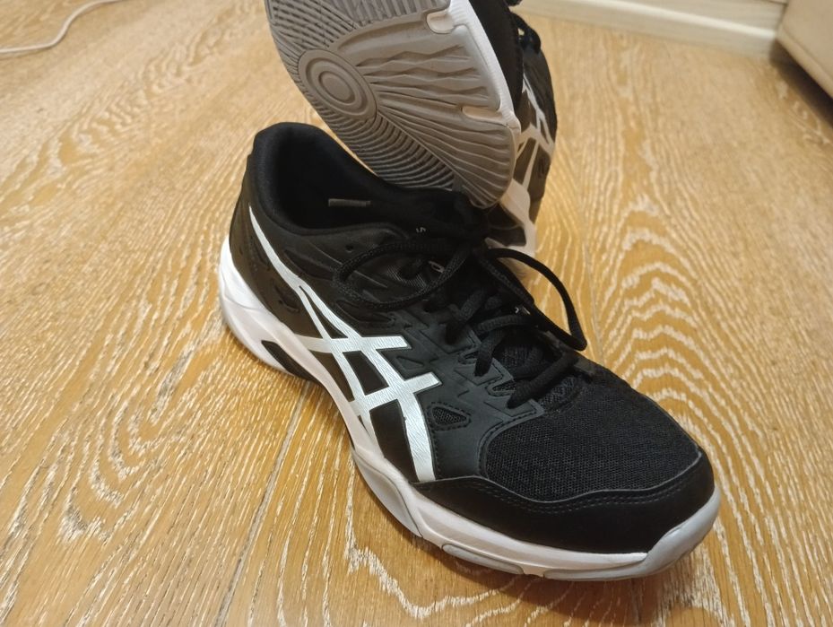 Волейбольные кросовки asics gel rocket 11 идеальное состояние