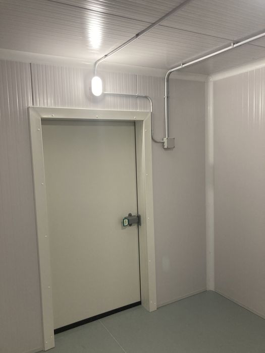 Usa pentru camera frigorifica