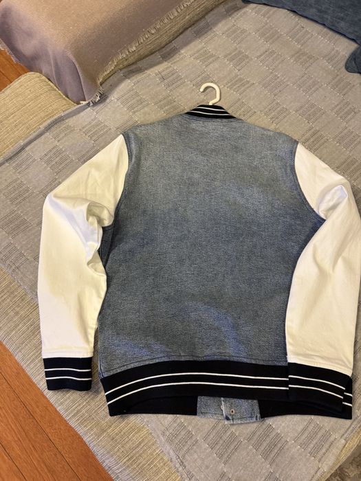 Vand geaca Hollister marimea L . Originala!