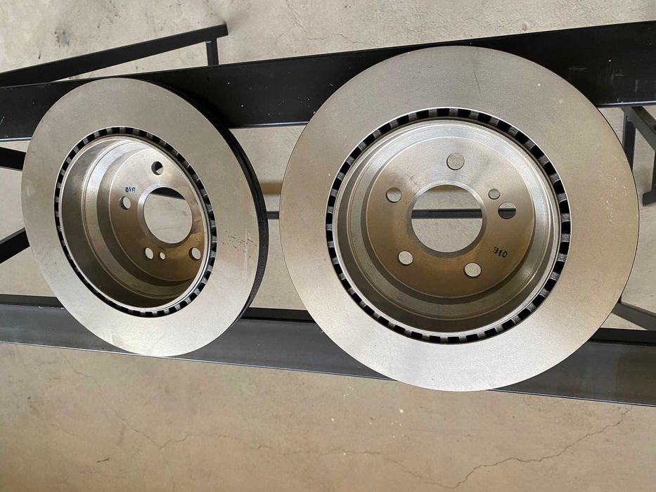 Чисто нови вентилирани задни дискове Brembo (09.A358.11) за Mercedes E-класа, CLS, GLK и др.