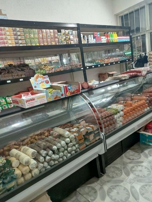 Холодильник сотилади ишлаган, колбаса койишга магазинга  зур ишлайди