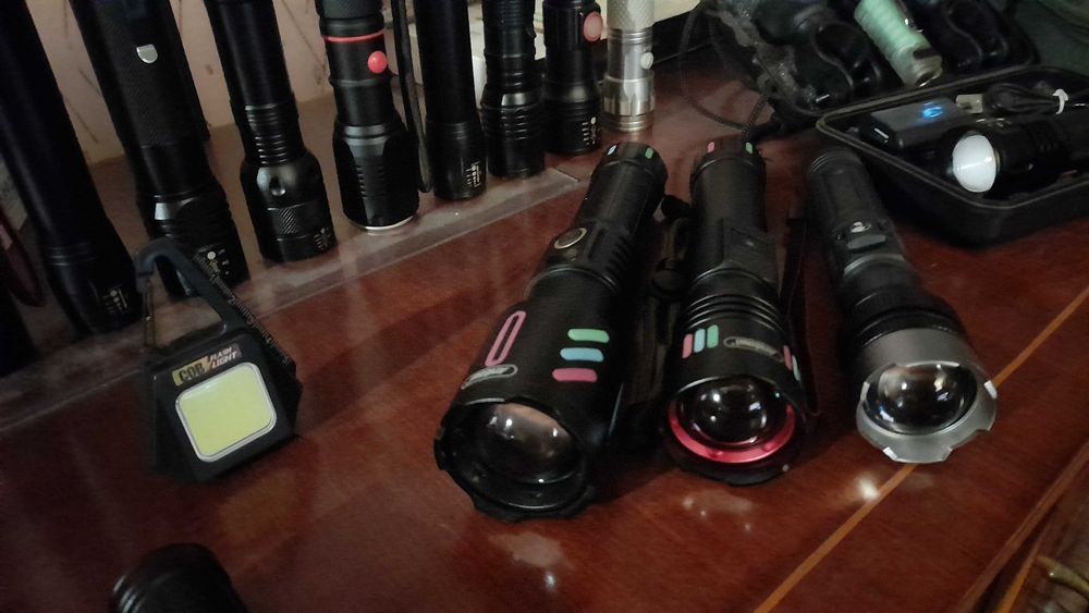 Lanterne metalice lumina puternica acumulator zoom raza 100-900m