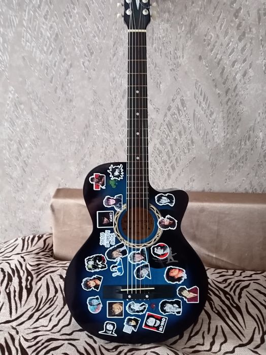 Акустическая гитара