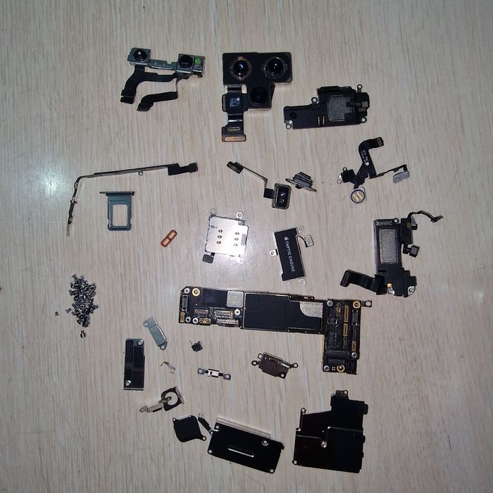 Продам IPhone 12 pro.