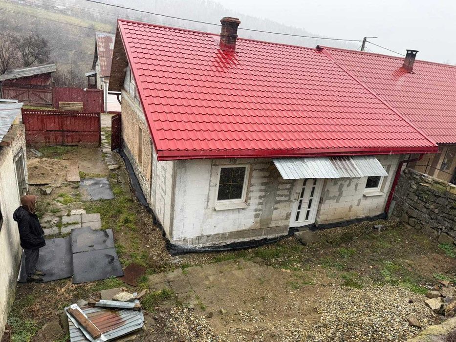 Vând casă la Anina!