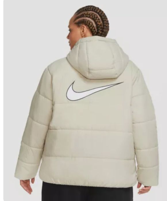 2 Якета на Nike XS и S размери