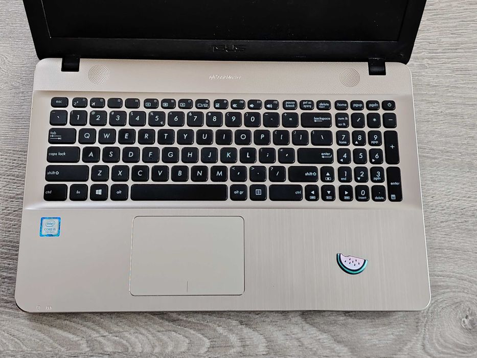 Laptop Asus Sonic Master