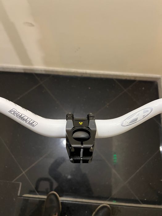 Лапа за кормило Nukeproof + подарък кормило Answer