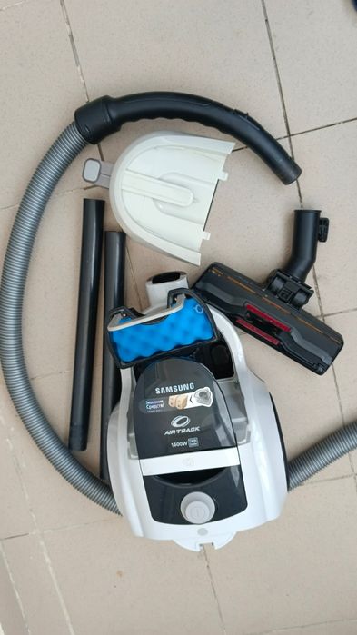 Пылесос  Samsung 1600w