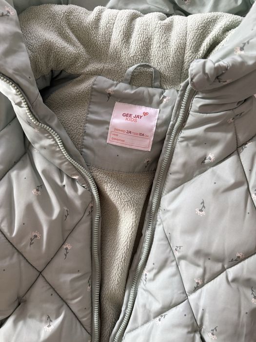 Куртка для девочки 104 см (2-4 года )