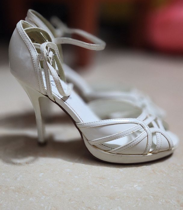 Продам туфли, сапоги и босоножки