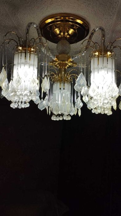 Продам люстрю 6 рогов