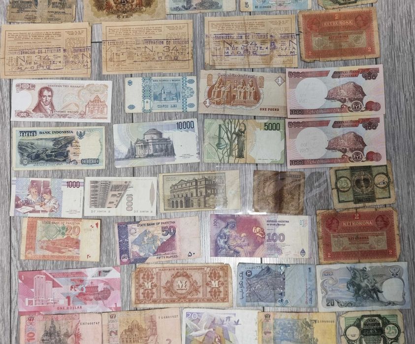 Lot 60 bancnote din diferite tari