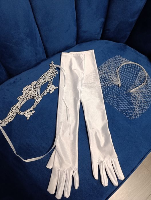 Белая гипюровая маска и перчатки