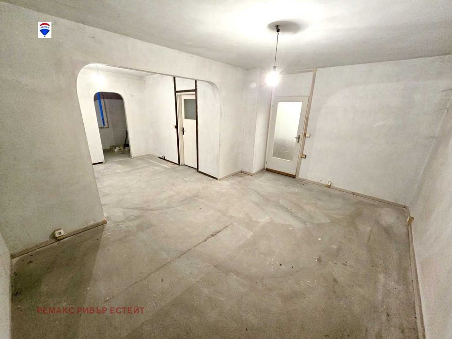 Продава се Тристаен апартамент в Русе, Дружба 3 - 95 кв.м за 978 €/кв.м - Снимка #1