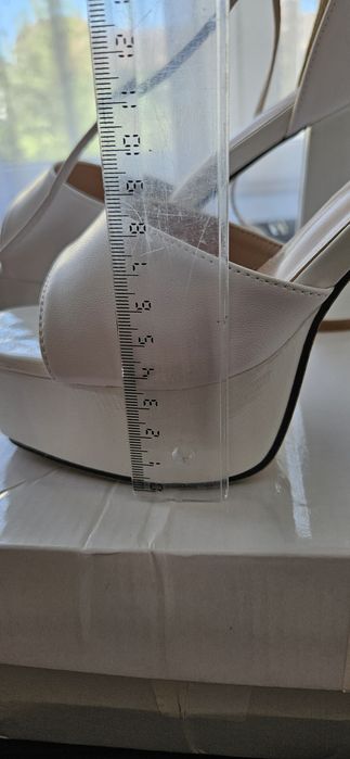 Pantofi albi cu toc