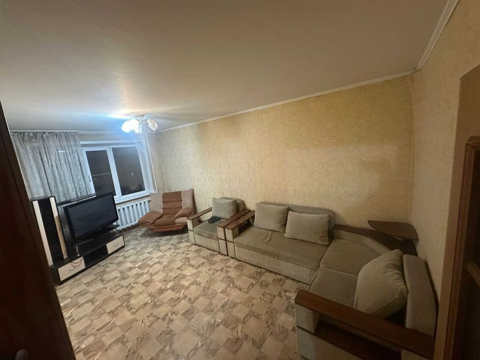 Продам 3-ую кварт., магазин "Дошкольник"