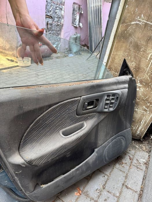 Двери  на Subaru Impreza